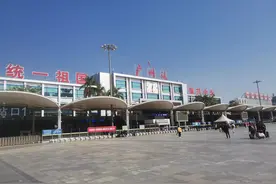 广州火车站的八个大字振奋人心图片