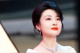 55岁的周涛：从“央视一姐”到“央企董事长”，董卿为何比不上她图片