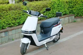 72V的电动车，选铅酸电池好，还是锂电池好？哪个更划算？图片