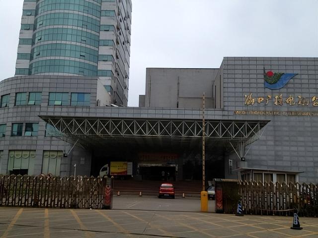 海南电台“女贪官”谷晓晶，真不是一般“好色”，给男下属递房卡