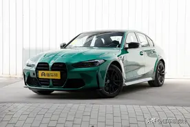 新车 | 双联屏加持，2023款宝马M3后驱“曼岛绿”实拍，3.9秒破百图片
