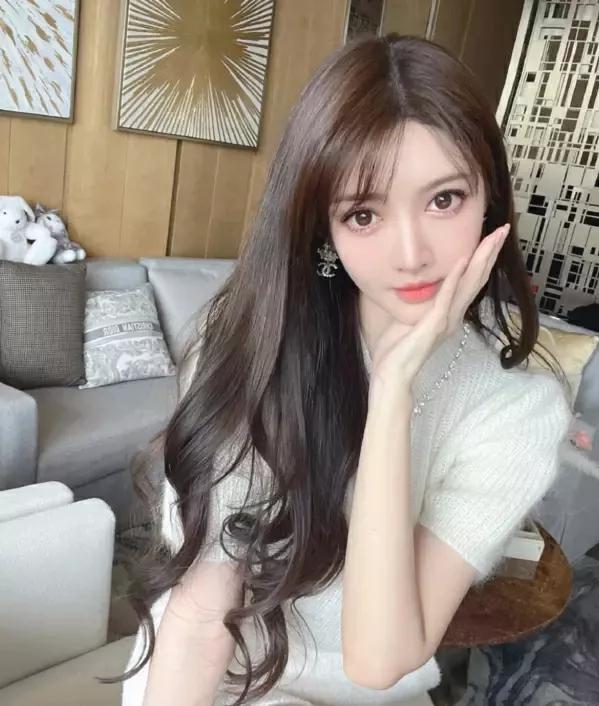 黄晓明新恋情疑似曝光?女主神似baby,且曾是深圳大学校花