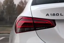 带大家了解一下奔驰后面字母代表什么意思图片