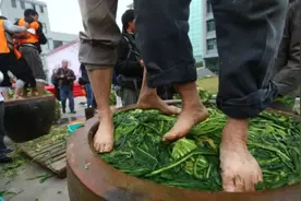 年赚76亿，逼走老字号！比文峰还土的修脚店，凭什么这么火？图片