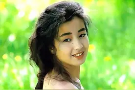 14岁陪睡导演，16岁拍大尺度写真，母亲的贪欲毁了宫泽理惠一生！图片