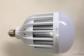 LED灯到底省电还是费电？听内行人一讲，发现自己想错了图片