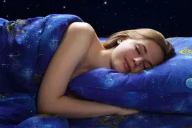 女生裸睡，要脱内衣和内裤吗？试过的人，或能收获这4个好处图片