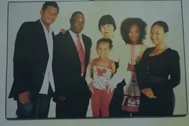 清华才女不顾家人反对，嫁到非洲发现有十几个婆婆，如今后悔了吗图片