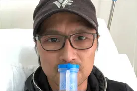 “摇滚才子”汪峰年少成名，和章子怡结婚后，两人恩爱有加图片