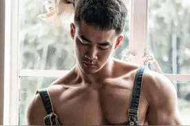 帅哥合集 肌肉帅哥 肌肉型男帅哥 运动男模拍摄 黑皮体育生 胸肌腹肌图片