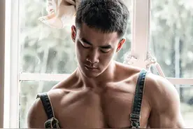 帅哥合集 肌肉帅哥 肌肉型男帅哥 运动男模拍摄 黑皮体育生 胸肌腹肌图片