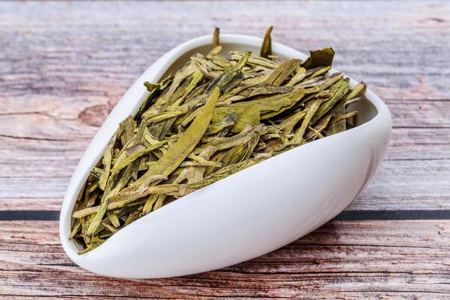 千万别小瞧了天天喝的茶，所有的树叶都能制茶吗？茶叶树叶的区别