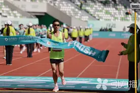 首届苏州马拉松，跑得最快的那个人到底是谁？图片