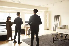 儿子女友第一次上门，我热情款待，却因为房子问题，让我感到为难图片