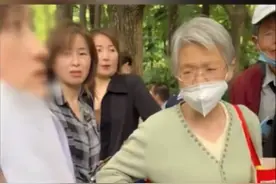 男子相亲角怒怼大龄剩女：你青春没给我，30几岁了还要几十万彩礼图片