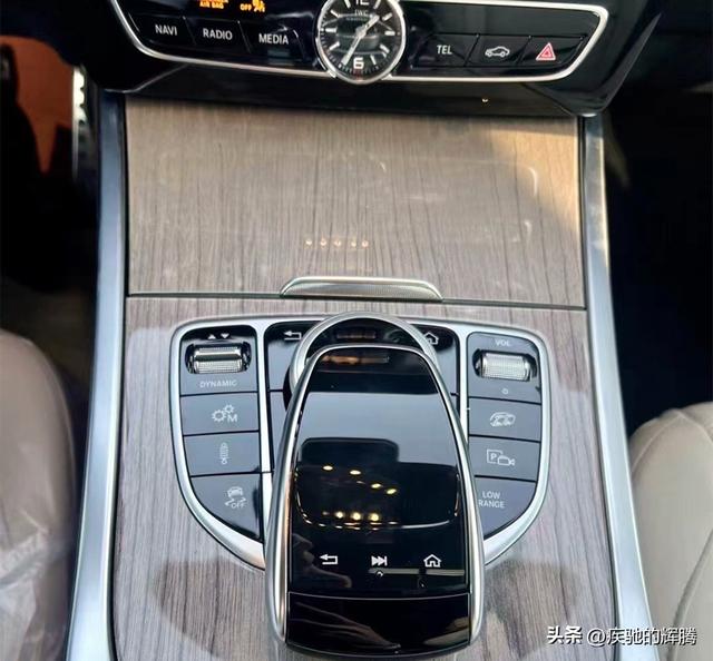 落地总价超330万的奔驰性能越野车，G63 AMG，排量4.0T输出585马力