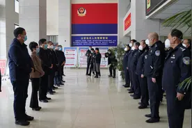 李飞同志看望慰问全体公安民警辅警图片