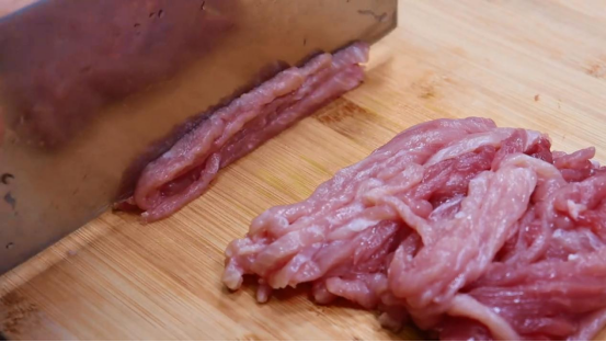 饭店的鱼香肉丝为啥那么好吃？分享正确做法，色泽红亮，美味下饭