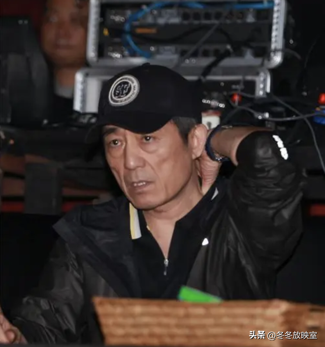 张艺谋“晚节不保”，妻子连夜转移资产出国，圈内早有征兆