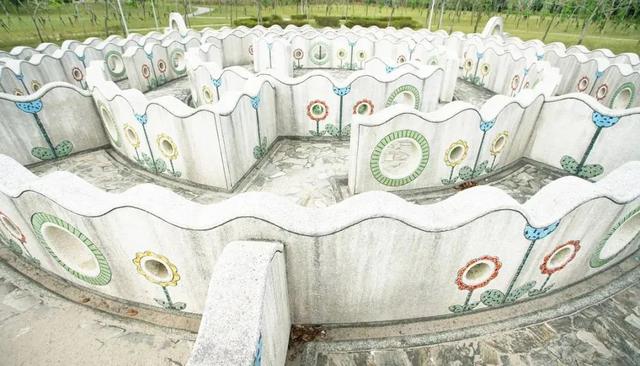 中国台湾一儿童乐园被评“像墓地”，家长吐槽：丑到我汗毛倒立