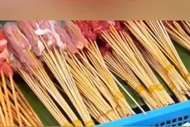 烧烤3荤3素130元？女子旅游遇路边摊刺客，官方回应图片