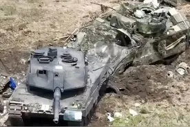 殉爆飞头，盘点乌军豹2A6稀奇古怪的死法，德国坦克也不灵了？图片