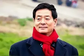 濮存昕“消失”的九年：丧弟又丧父，晚年不再演戏，只想照顾母亲图片