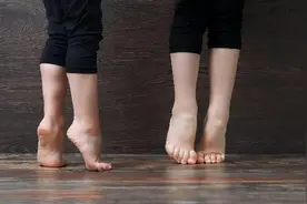 每天坚持“踮脚尖”15分钟，一段时间后，或能缓解这5个问题图片