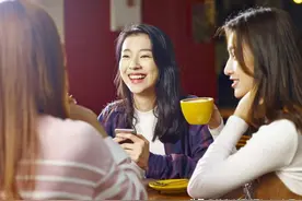 为什么司机开车时要备几块糖，女性爱喝个下午茶，累了可以吃点甜图片