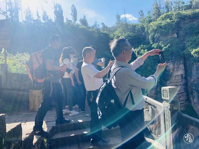 “点赞美丽乡村”摄影考察活动举行