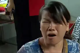 将女儿抛弃17年后，意外得知女儿有百万资产，亲生母亲跪地求相认图片