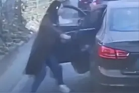 妈妈在堵车期间揍了后座闹腾的孩子一顿，网友：一个高效的女人，等红绿灯的间隙解决了家庭矛盾图片