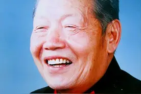 我国战机误击它国客机，赔偿被报复损失惨重，飞行员和地指被处分图片