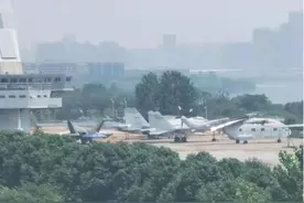 央视曝光歼35，已经在“陆上航母”试飞，未来会上福建舰服役图片