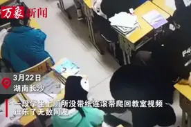男生内急上厕所，回来后的狼狈笑喷了图片