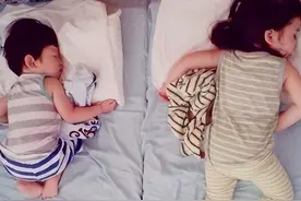 上大学了父母还让我和哥哥住一个房间上下铺，亲兄妹需要避嫌吗？图片