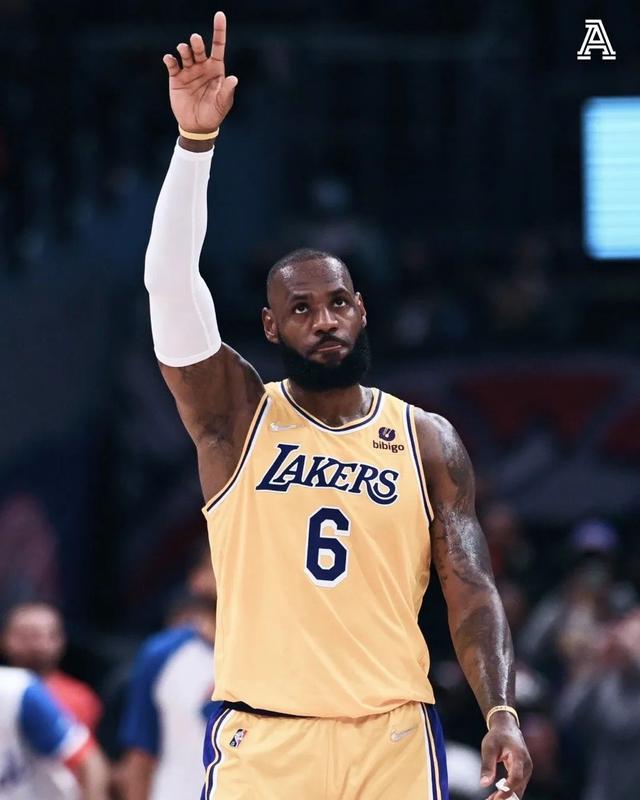 詹姆斯正式续约湖人!5.32亿美元,nba历史第一人