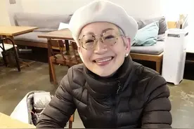 时尚与年龄无关！70岁奶奶独居生活，穿衣讲究爱打扮，一生都优雅图片