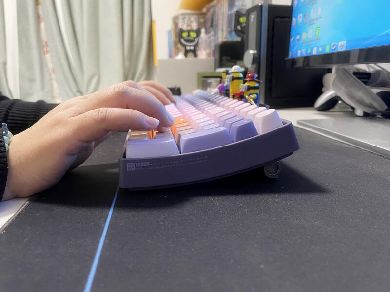 键盘艺术巧联名，氛围俘获你的心，洛斐星河小翘100机械键盘体验