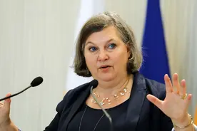 被美国“背刺”，法国恼羞成怒，指责美国凌驾于盟友利益之上图片