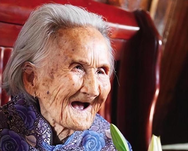 1000名百岁老人调查结果:健康长寿的共性不是运动,而是这2点!_第3张