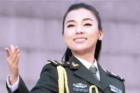 民歌天后陈思思近况：嫁小一岁歌唱家生一女，今46岁气质宛若天仙图片