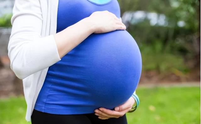 怀孕要喝孕妇奶粉吗？3类孕妈不能喝，3类孕妈喝了才对胎儿发育好