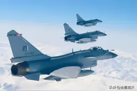 巴铁飞行员如何评价歼10CE？歼10CE非常危险，但也存在着一定缺陷图片