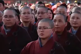 不在寺里烧香拜佛，这些年轻貌美的五台山美女都在做什么？图片