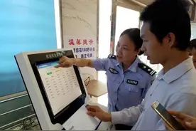 江苏男子选到8888车牌，思考过后决定放弃，车主：我和车都不配图片