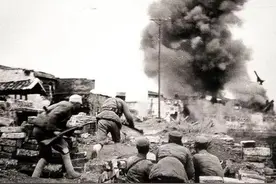 宜昌之战，为什么日军把前来的慰问演出队也编成战斗队了？图片