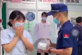 帅气小伙送来灭火器求爱，居然要帮护士小姐姐灭火图片