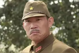 因《亮剑》剧组经费不足，司机出身的他被拉来演日本人不料爆红图片