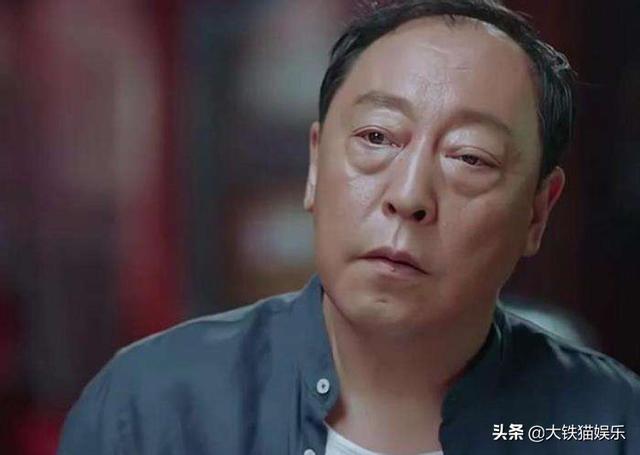 娱乐圈里有一些男演员拥有两道闪亮的大眼袋,以至于成为他们的标志.